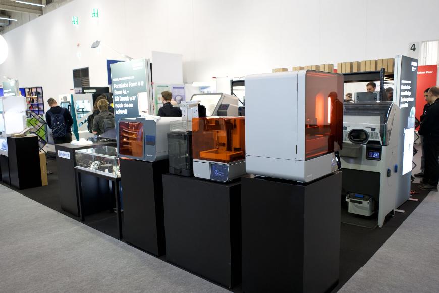 Besuchen sie 3Dmensionals auf der Hannover Messe und erleben sie 3D Drucker in Action 3Dmensionals Messestand mit 3D Druckern verschiedener Hersteller.
