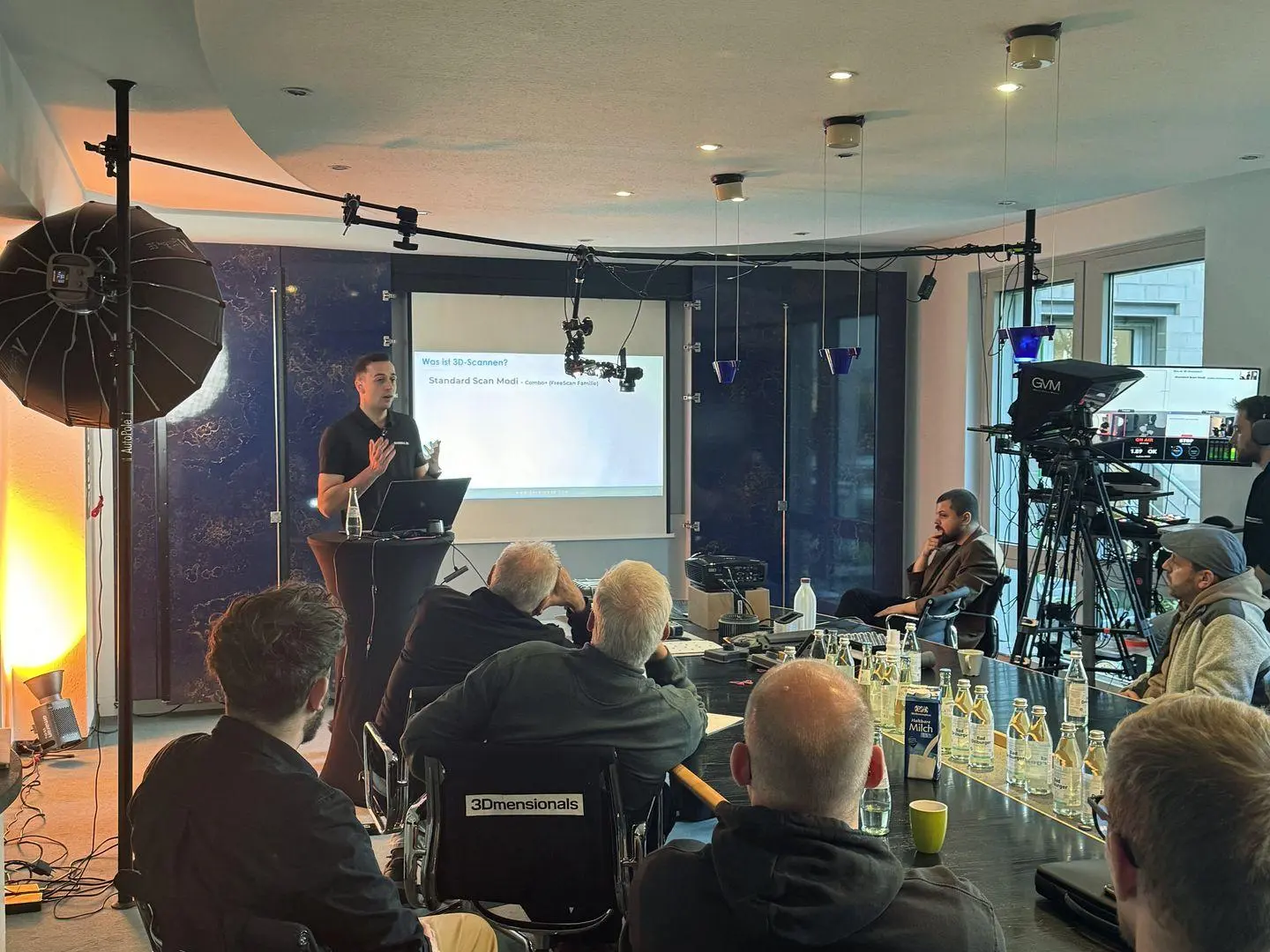 Technologietag mit Besuchern und Vortragenden