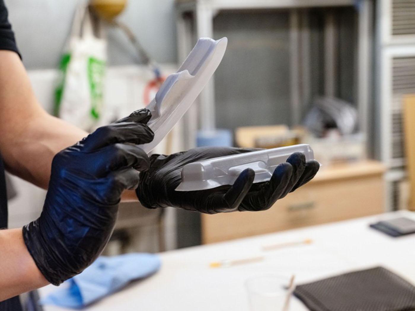 Hände die ein 3d druck halten
